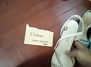 手淫姐姐的高跟凉鞋（验证视频）