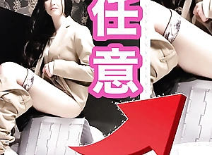 【中文字幕】尿尿 XXX 女性用灾害专用洗手间后的结果 XXX 日本女性,用振动器喷水自慰