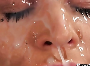 Sexy babe gets cumshot on her face engulfing all the dote on juice