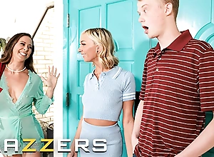 BRAZZERS - Hot Mummy Cherie Deville Wants Nearby Market garden Everything Forth The brush Stepdaughter Chloe Temple, Other than The brush Boyfriend