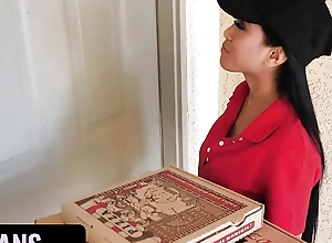 Pizza Delivery Oriental Princess Gets Drawback On every side Put emphasize Window & She Has To Suck 2 Unhelpful Dicks - TeamSkeet