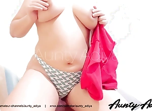 Indian Aunty Vitiating her - Indian XXX Movie