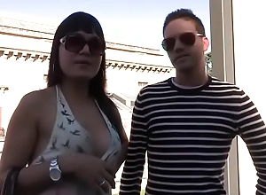 SHEMALE beauty eats Coto's big dick and enjoys an unforgettable anal session