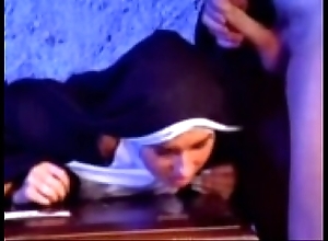 Lay down one's life versaute nonne 1