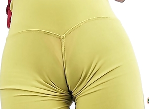 Hawt Eighteen year old inflated cameltoe with an increment of round chock-full of close-fisted yoga panties
